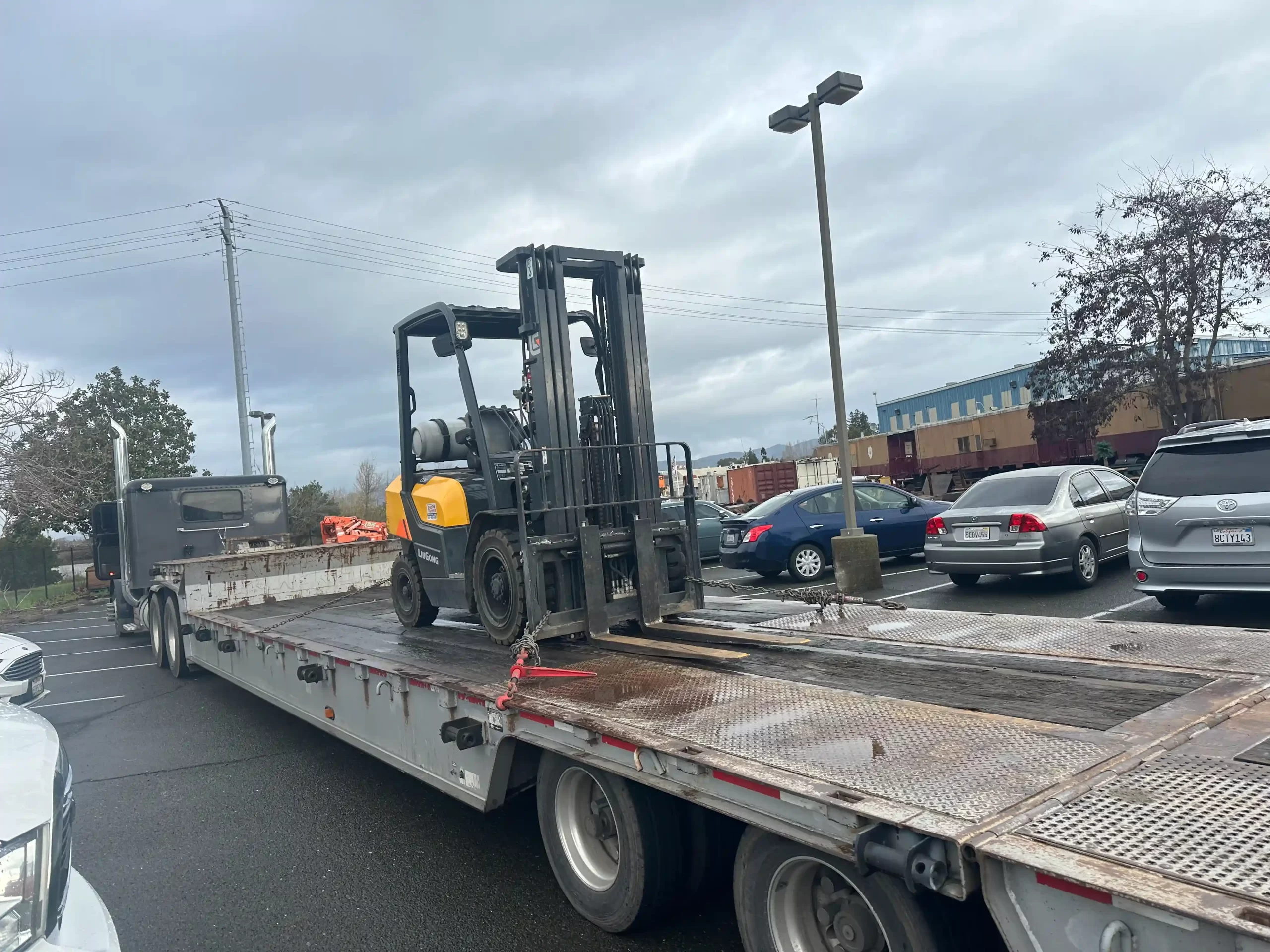 Heavy Equipment Hauling and Transport Services | Sacramento County, CA | Vons Transport