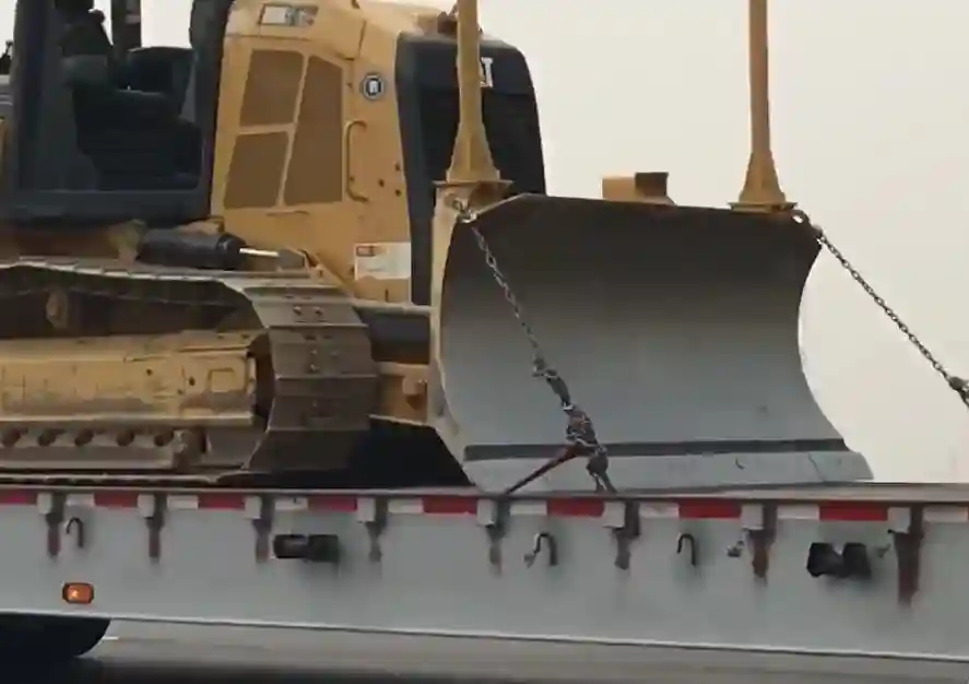 Heavy Equipment Hauling and Transport Services | Sacramento County, CA | Vons Transport